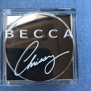 Becca Chrissy Loose Highlighter in Cinnamon Sugar